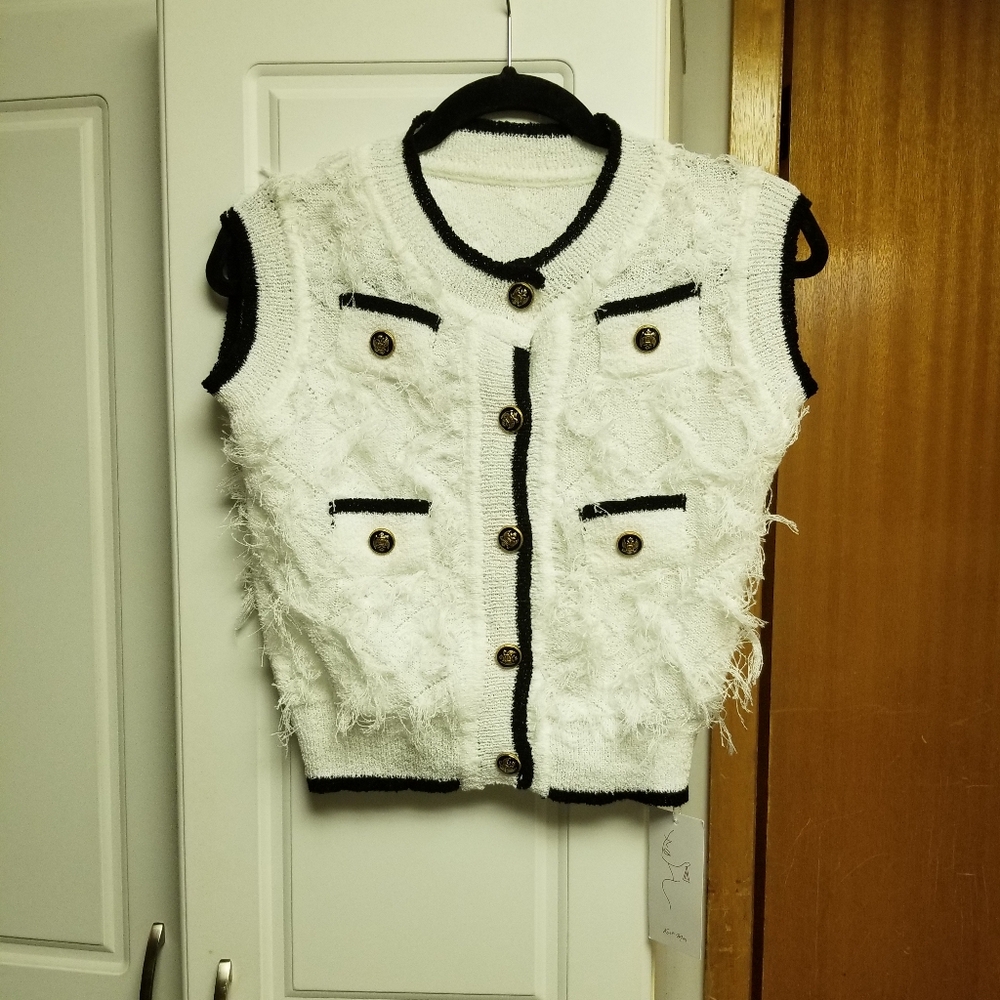 👙Bershka inspired brand eyelash vest with multi front pockets and button detail